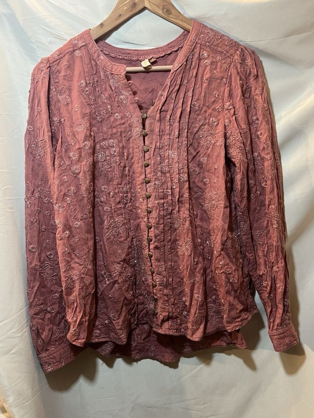 ANTHROPOLOGIE Pilcro Floral Embroidered Jolie Pintuck Button Up Top Maeve Med